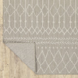 5?x7? Gray and Ivory Geometric Indoor Outdoor Area Rug