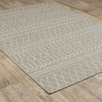 5?x7? Gray and Ivory Geometric Indoor Outdoor Area Rug