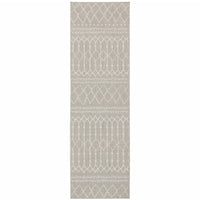 5?x7? Gray and Ivory Geometric Indoor Outdoor Area Rug