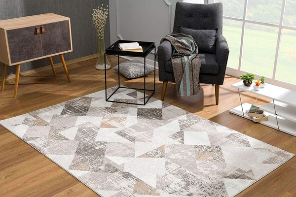 4? x 6? Gray and Ivory Distressed Diamonds Area Rug